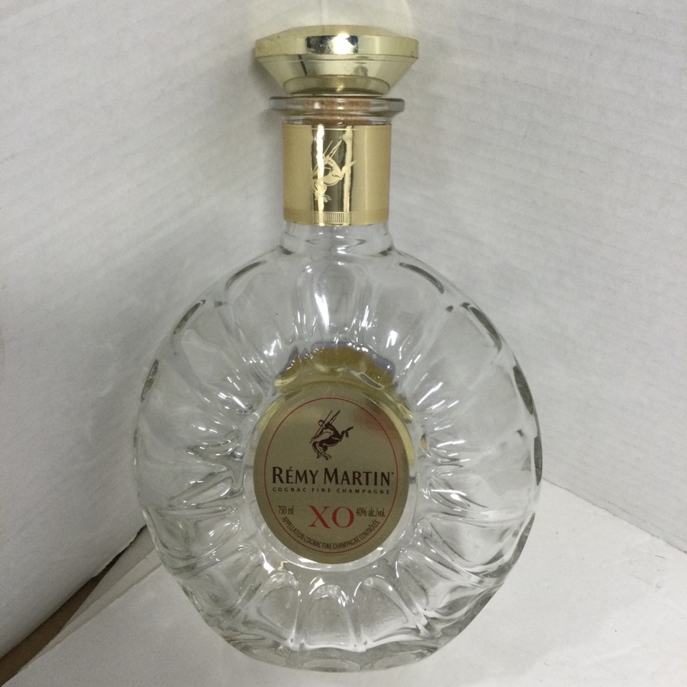EMPTY R’emy Martin XO Clear Glass Decorative Decanter with Gold Accents 750ml